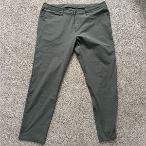 Men’s Lululemon ABC pant